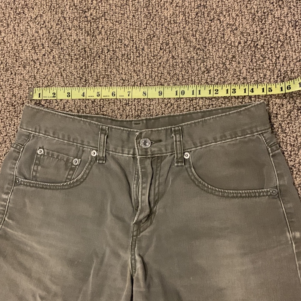 Levi’s Mom Jean Shorts - Picture 6 of 8